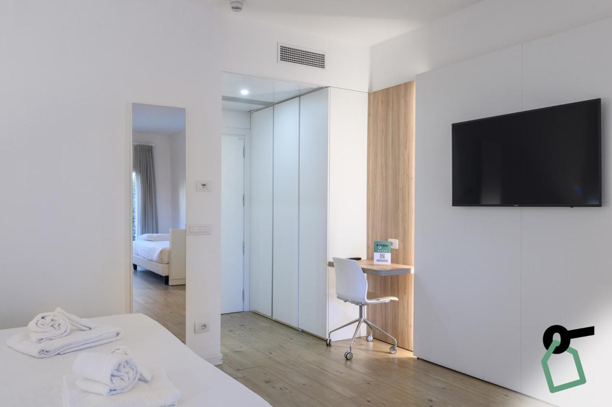 Hotiday Room Collection - Tirrenia Exterior foto